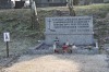 Fot. 20. Mogiła z pomnikiem w miejscu złożenia prochów Polaków pomordowanych na Barbarce
